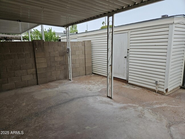 Building Photo - 6557 S La Rosa Dr