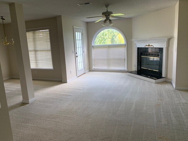 Building Photo - ****** HALF OFF FIRST FULL MONTH OF RENT!! ******