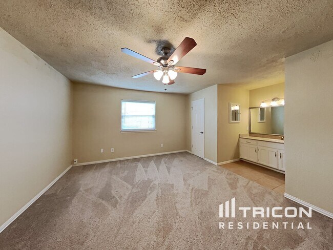 Building Photo - 6625 Fair Oaks Dr