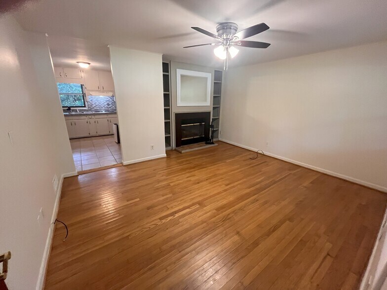 Living room view from front door looking toward kitchen. - 1405 Southland Vista Ct NE