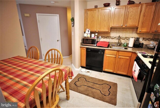 Building Photo - 1303 Blossom Cir