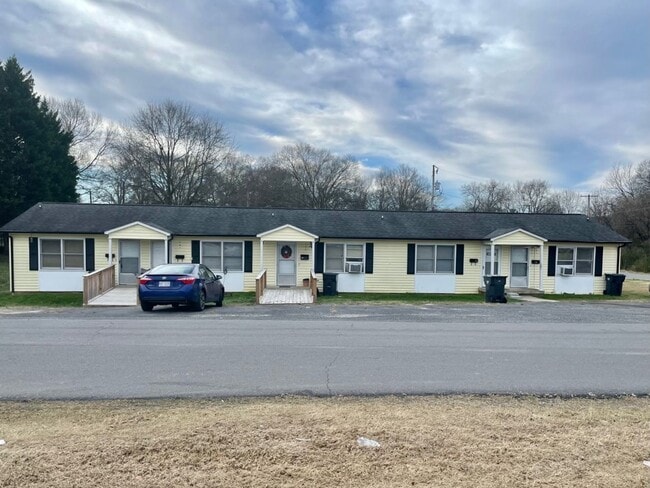 Building Photo - Adorable 1 bedroom 1 bath apartment . Loca...