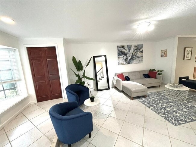 Building Photo - 619 Kensington Pl