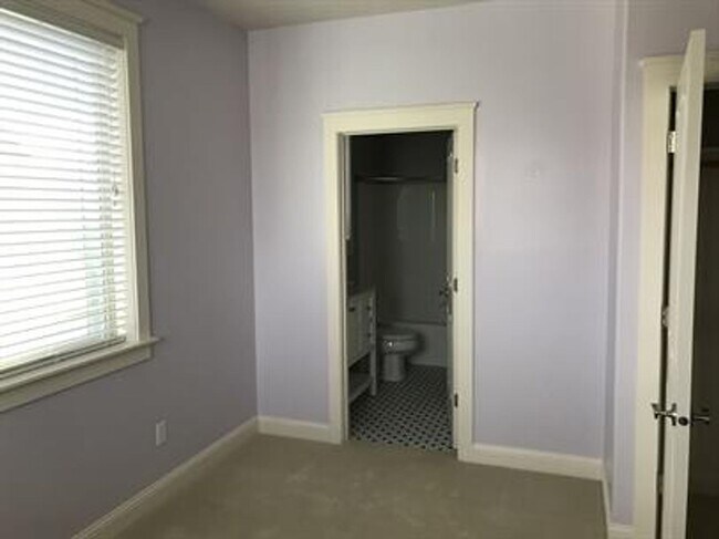 Building Photo - 4484 Alexander St