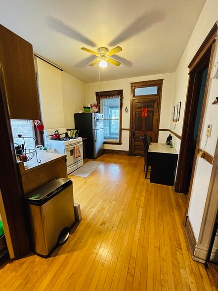 kitchen - 3730 N Magnolia Ave
