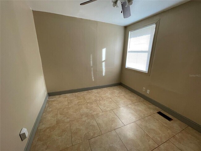 Building Photo - 301 W Lyman Ave