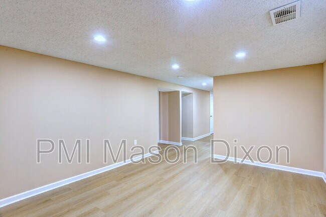 Building Photo - 8523 Fieldway Dr