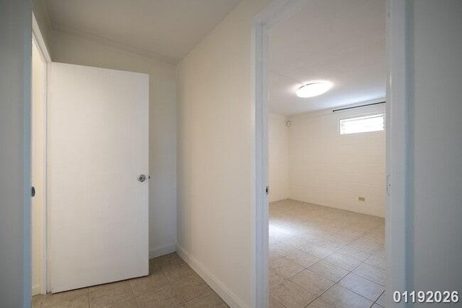 Building Photo - $2,600 / 1br - 1 BED 1 BATH DUPLEX (Honolulu)