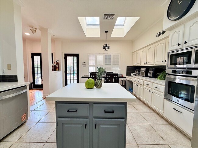 Building Photo - 16002 Garden Hill Ln