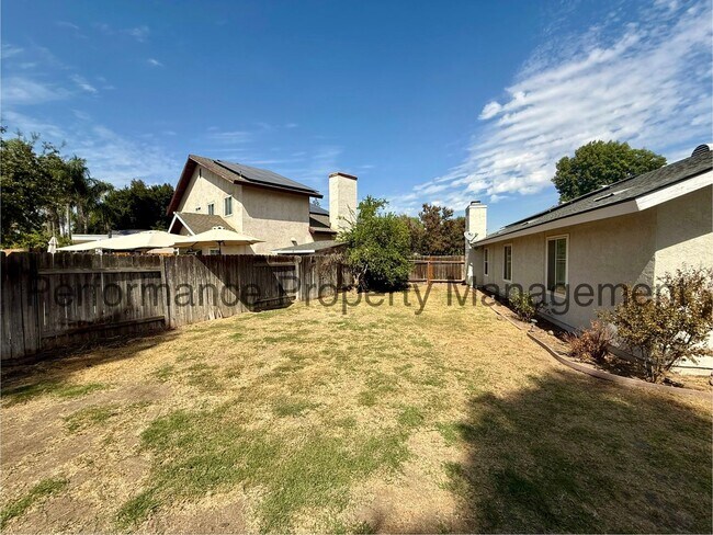 Building Photo - Beautiful 3 Bed/2 Bath NW Bakersfield Home w/ RBP/Pest Control, Pool & Solar