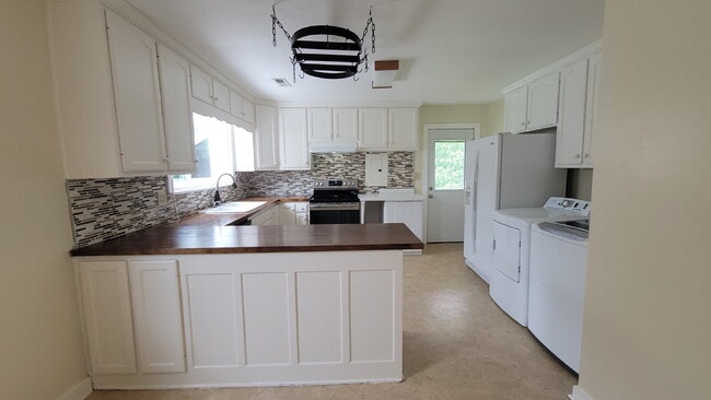 Building Photo - "5 points area 2-Bedroom Huntsville Home w...
