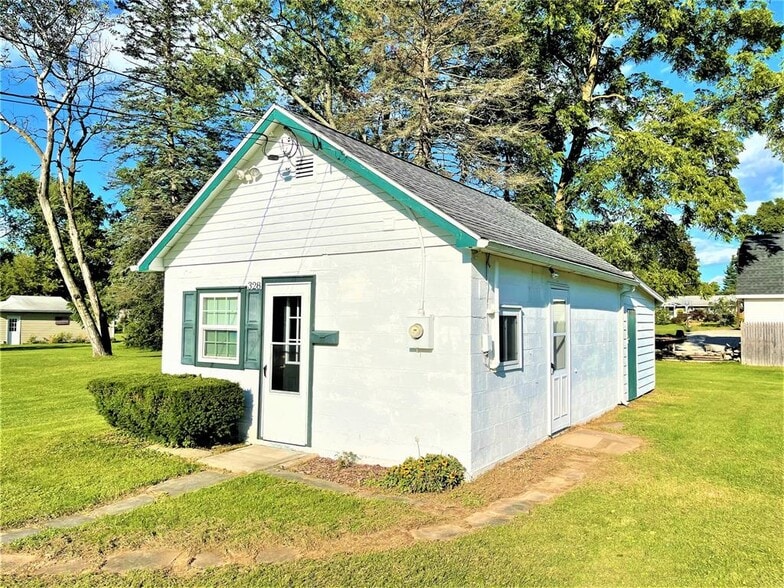 Building Photo - 328 3rd Ave