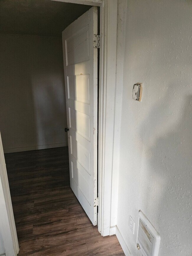 Building Photo - 510 N Collier St