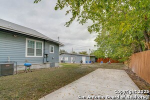 Building Photo - 1145 W Summit Ave.