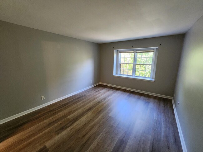 Building Photo - 67 Montre Square NW
