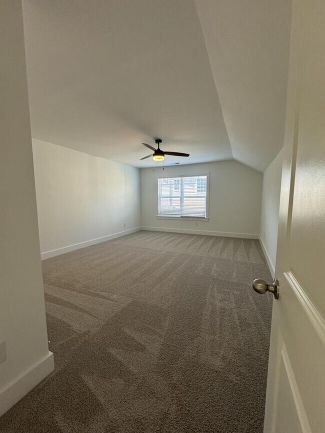 Building Photo - 2128 Middlebridge Ct