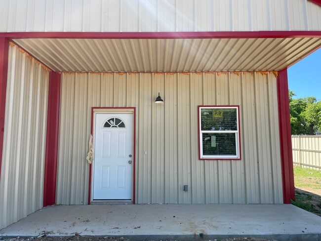 Building Photo - Longhorn Ranch-Barndo Community-Half Acre Lots