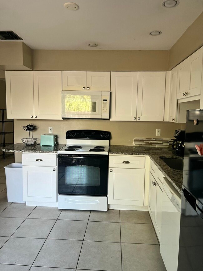 Building Photo - 3945 Chapel St