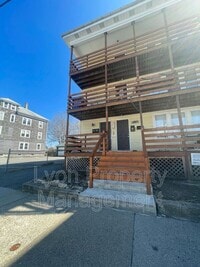 Building Photo - 289 Mowry St
