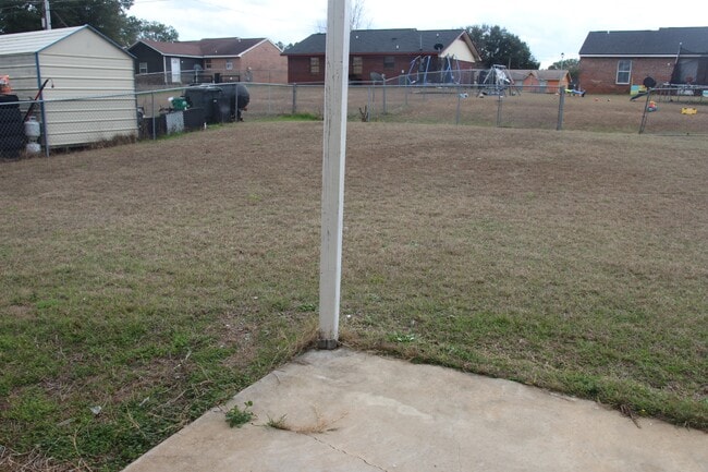 Building Photo - 804 Goodall Ave