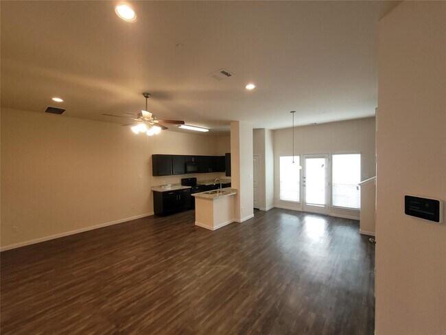 Building Photo - 2322 Bermuda Palms Dr
