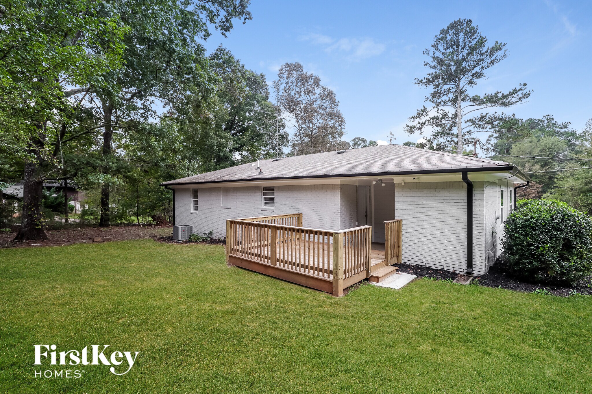 Building Photo - 2420 Christian Cir SE