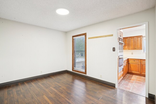 Building Photo - Beautiful Home Located in Thousand Oaks Mo...