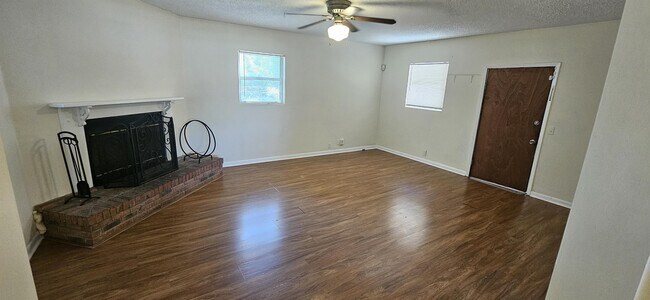 Building Photo - 5813 Rover Dr