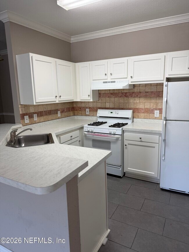 Building Photo - 13810 Sutton Park Dr N