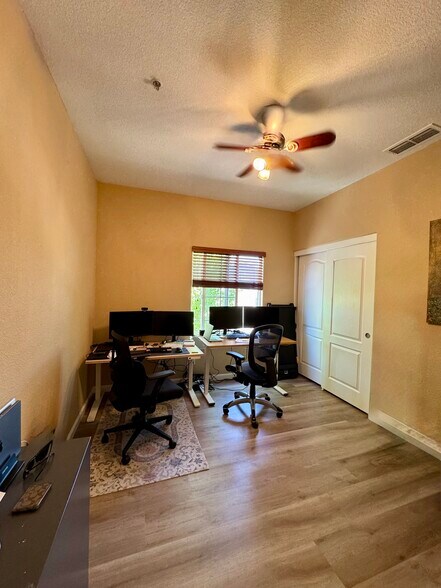 Building Photo - 3301 N Park Dr