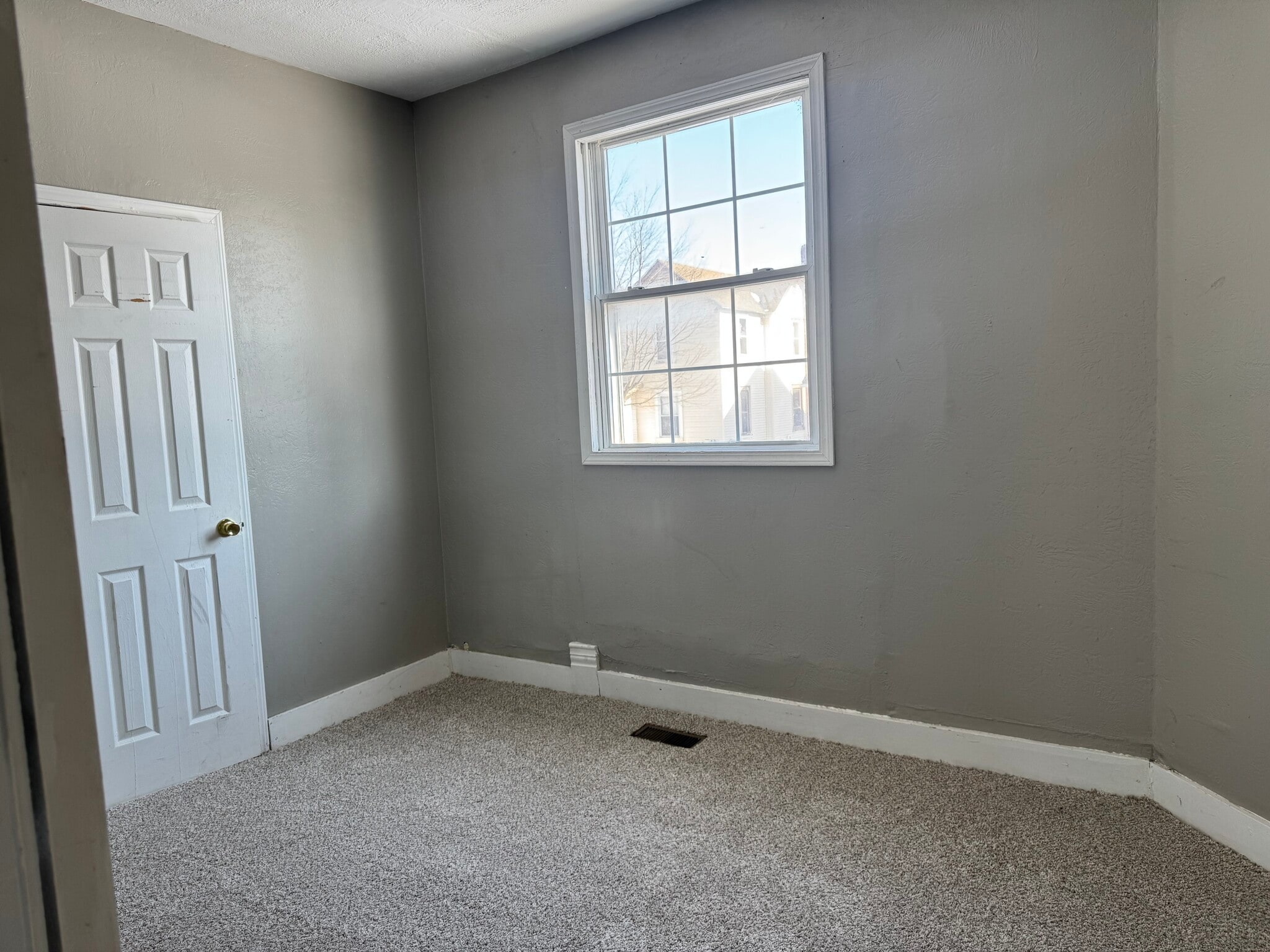 Building Photo - 209 N G St