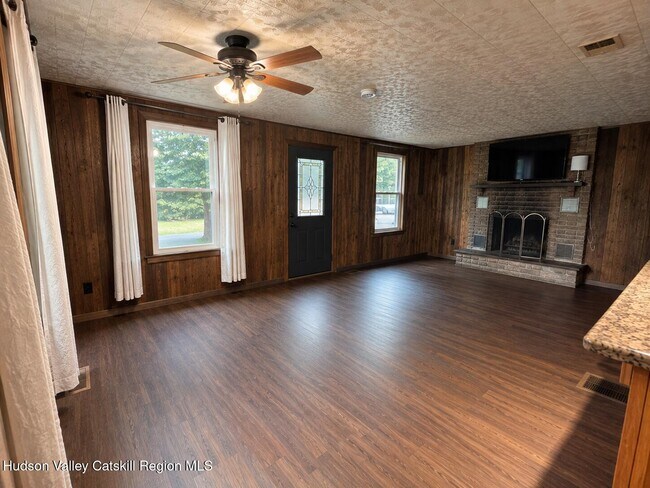 Building Photo - 28 Sutton Hollow Rd