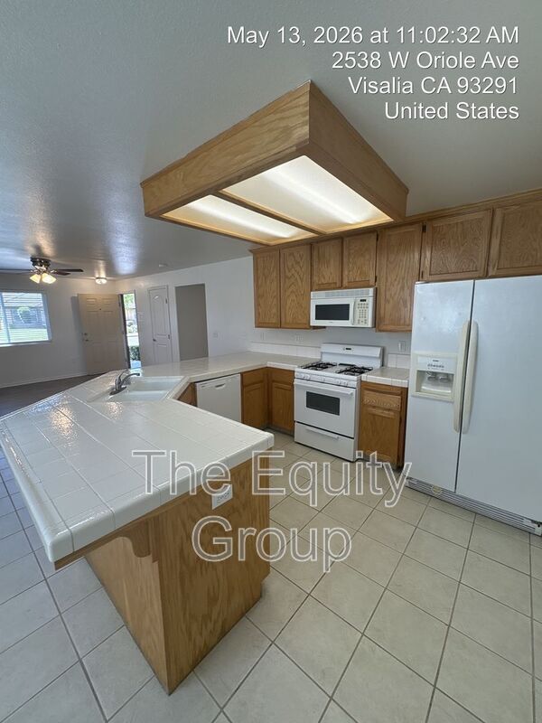 Building Photo - 2534 W Oriole Ave