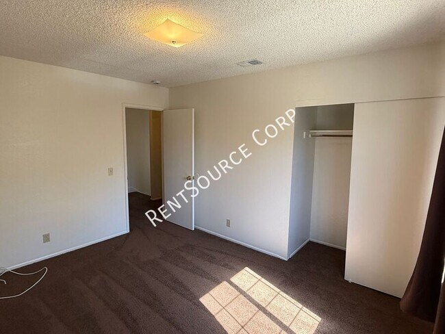 Building Photo - 1311 W Ave J 4