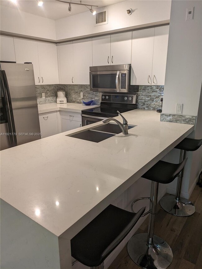 Primary Photo - 19901 E Country Club Dr