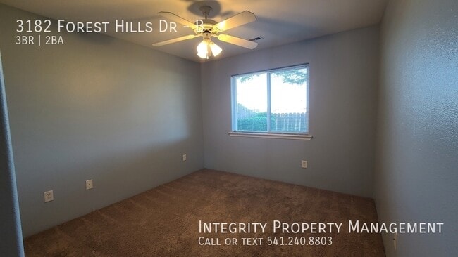 Building Photo - 3182 Forest Hills Dr
