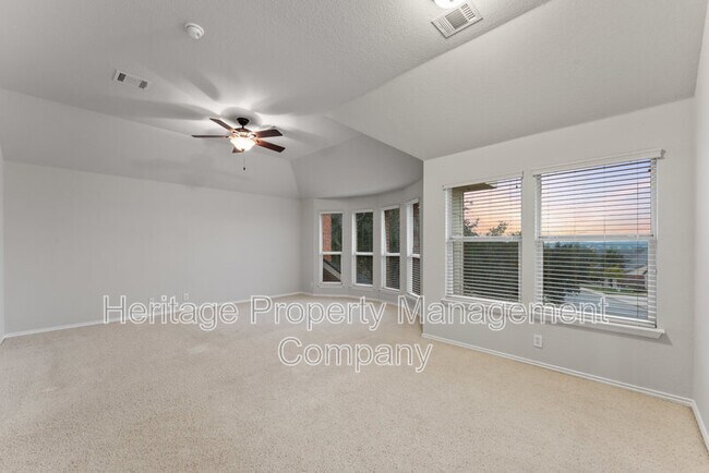 Building Photo - 11 Sable Valley