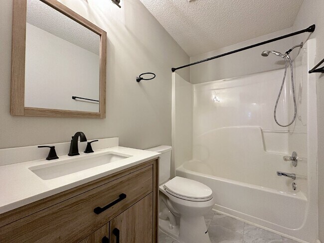 Building Photo - Beautiful 2 Story Home in Raleigh!