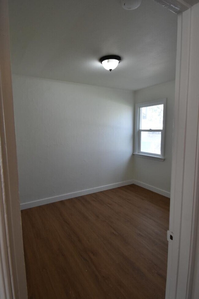 Building Photo - 1817 Birch St