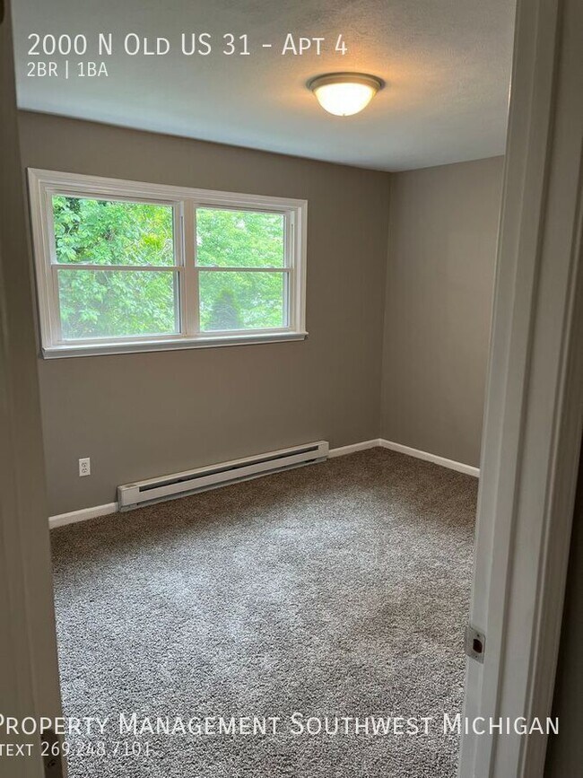 Building Photo - 2000 US-31