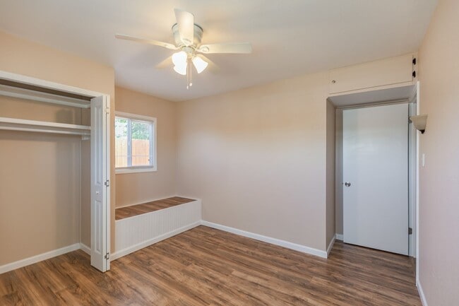 Building Photo - Spacious 4 Bedroom Home