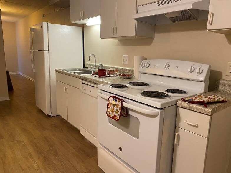 Kitchen - Jaguar Plaza Apartments