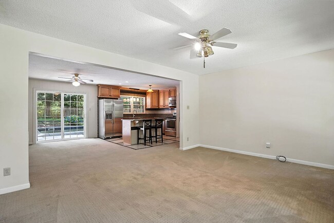 Building Photo - Charming 3BR 1 BTH Home with Inground Pool...