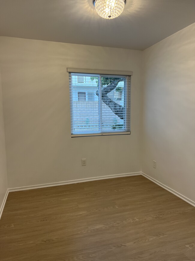 Bedroom - 1958 Carmen Ave