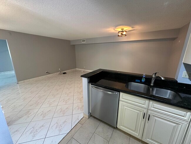 Building Photo - 14905 Wedgefield Dr