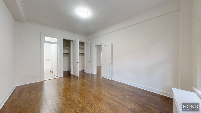 Building Photo - 166 W 72nd St