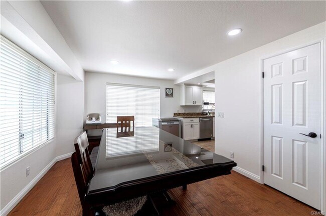 Building Photo - 410 W 220th St