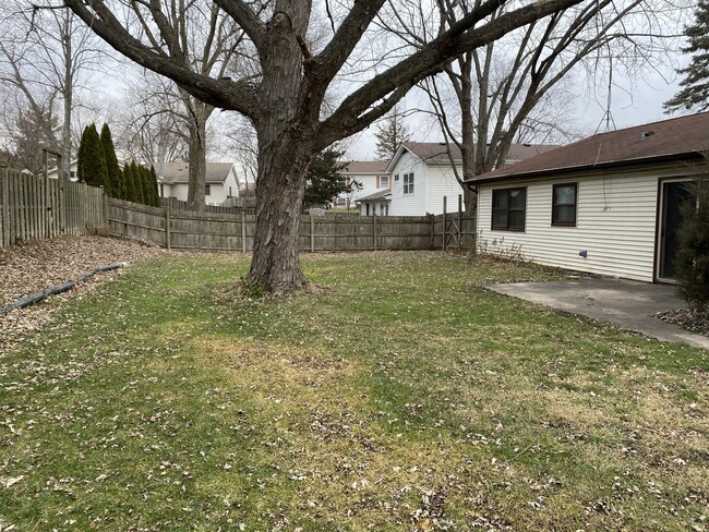 Building Photo - 115 Meadowbrook Ln