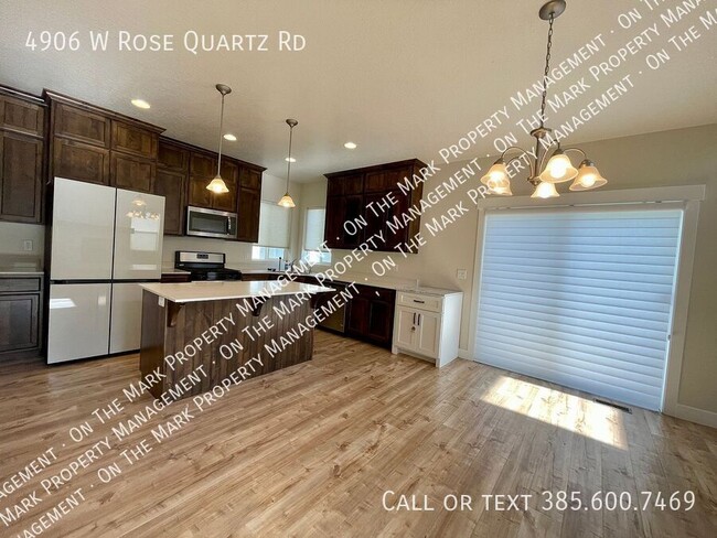 Building Photo - 4906 W Rose Quartz