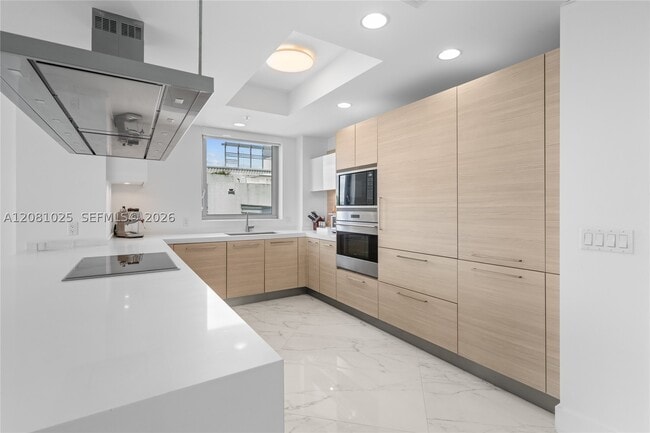 Building Photo - 17111 Biscayne Blvd